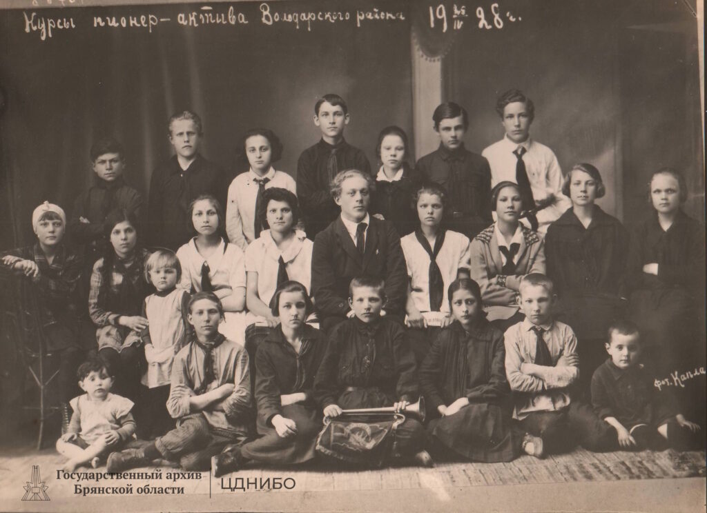 Курсы пионер-актива Володарского района. Июнь 1928г. ЦДНИБО. Ф.П - 9820.