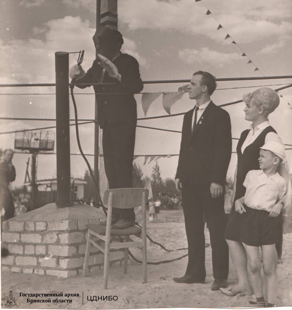 Закладка Кургана Бессмертия. 7 мая 1967г. Фотография из коллекции фотодокументов ГКУ БО ГАБО-ЦДНИБО №36.