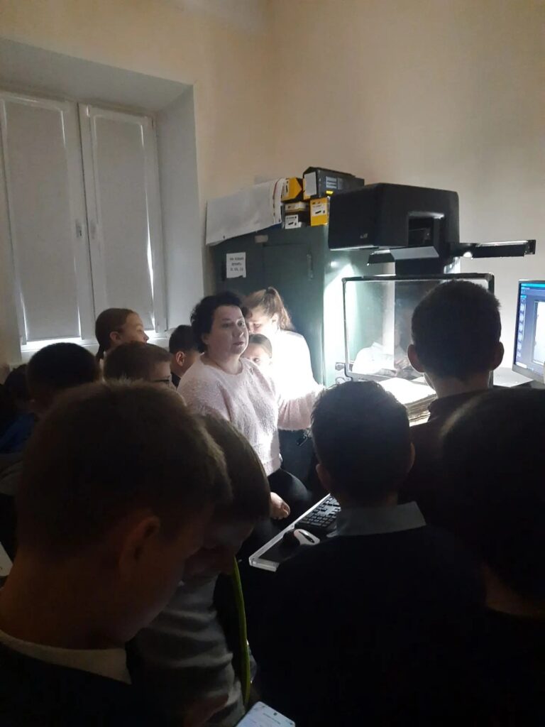 Экскурсия по архиву «Познавательное и интересное» для учащихся двух групп 5-х классов МБОУ СОШ №1. 25.09.2026 г.