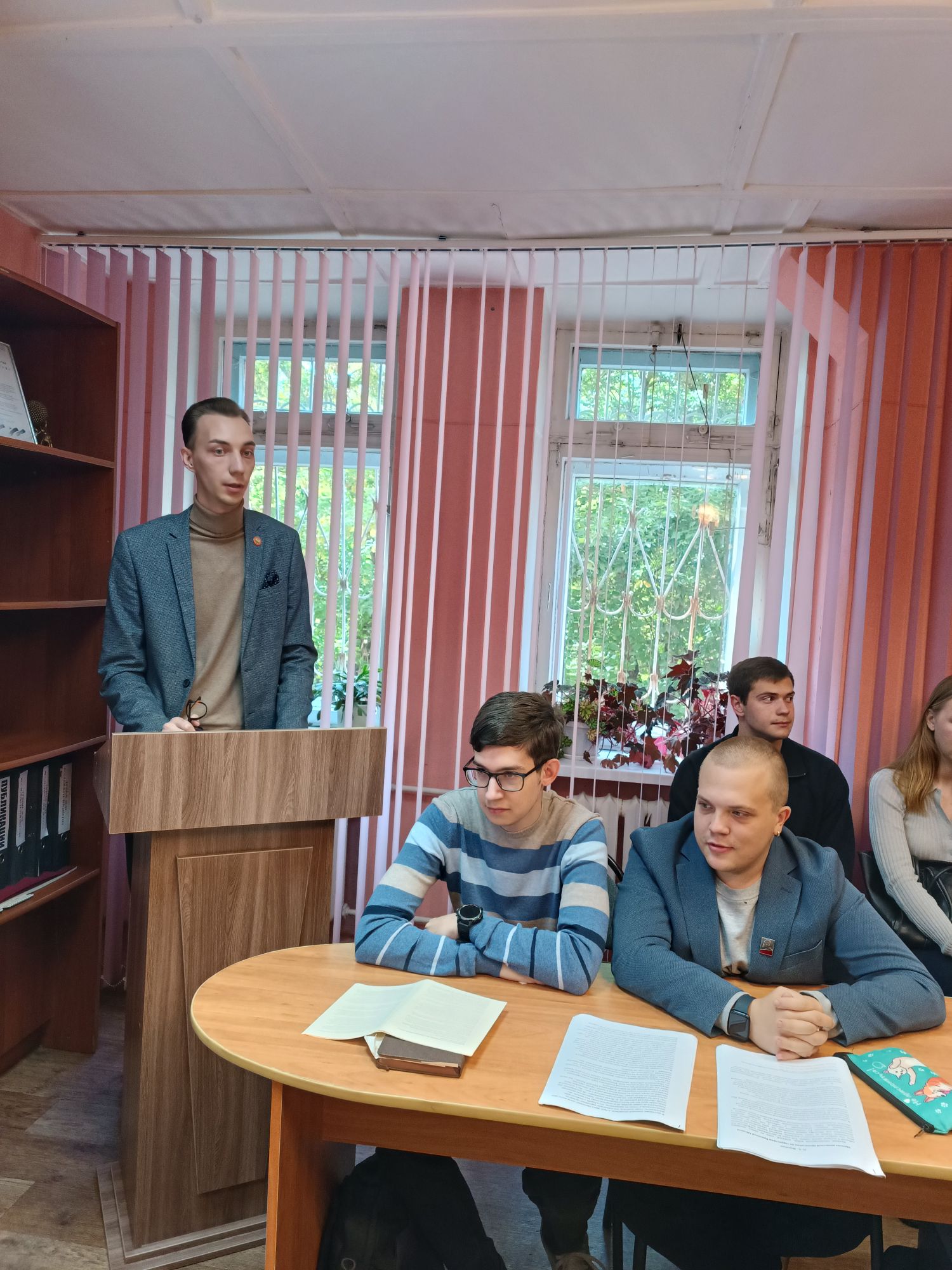 1 октября 2026 года в Государственном архиве Брянской области состоялся круглый стол «Сохранение исторической памяти о Великой Отечественной войне 1941-1945 гг. в исследованиях участников проекта «Архивный десант»». Встреча организована совместно с факультетом истории и международных отношений Брянского государственного университета имени академика И. Г. Петровского.